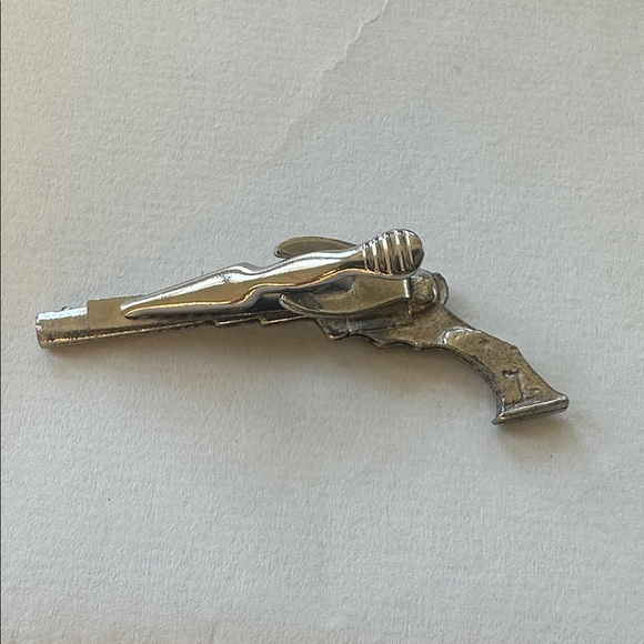Vintage Silver Revolver Tie Tack Tie Bar Clip - Picture 4 of 6